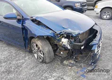 2017 Hyundai Elantra Se z USA, uszkodzony, nr VIN 5NPD84LF1HH066153